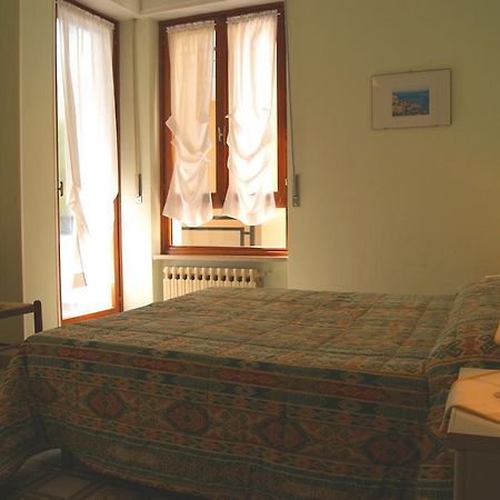 La Terrazza Tra Pini E Mare Apartment ซานบาร์โตโลเมโอ อัล มาเร ห้อง รูปภาพ