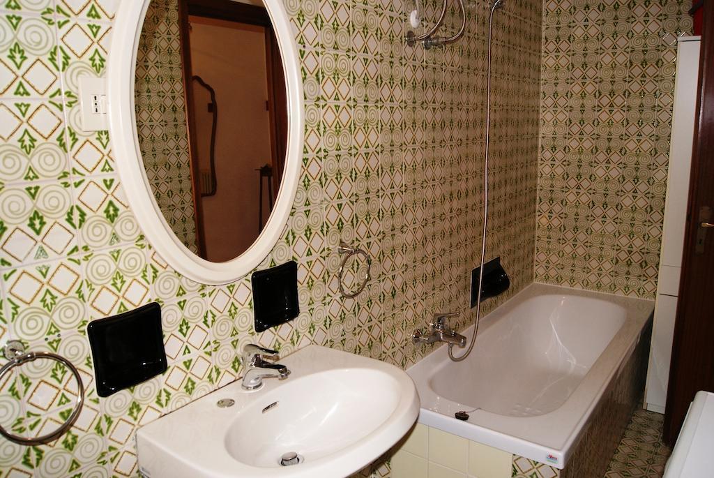 La Terrazza Tra Pini E Mare Apartment ซานบาร์โตโลเมโอ อัล มาเร ห้อง รูปภาพ