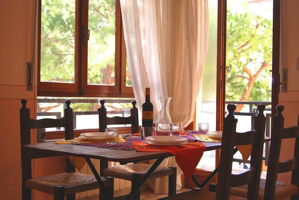 La Terrazza Tra Pini E Mare Apartment ซานบาร์โตโลเมโอ อัล มาเร ห้อง รูปภาพ